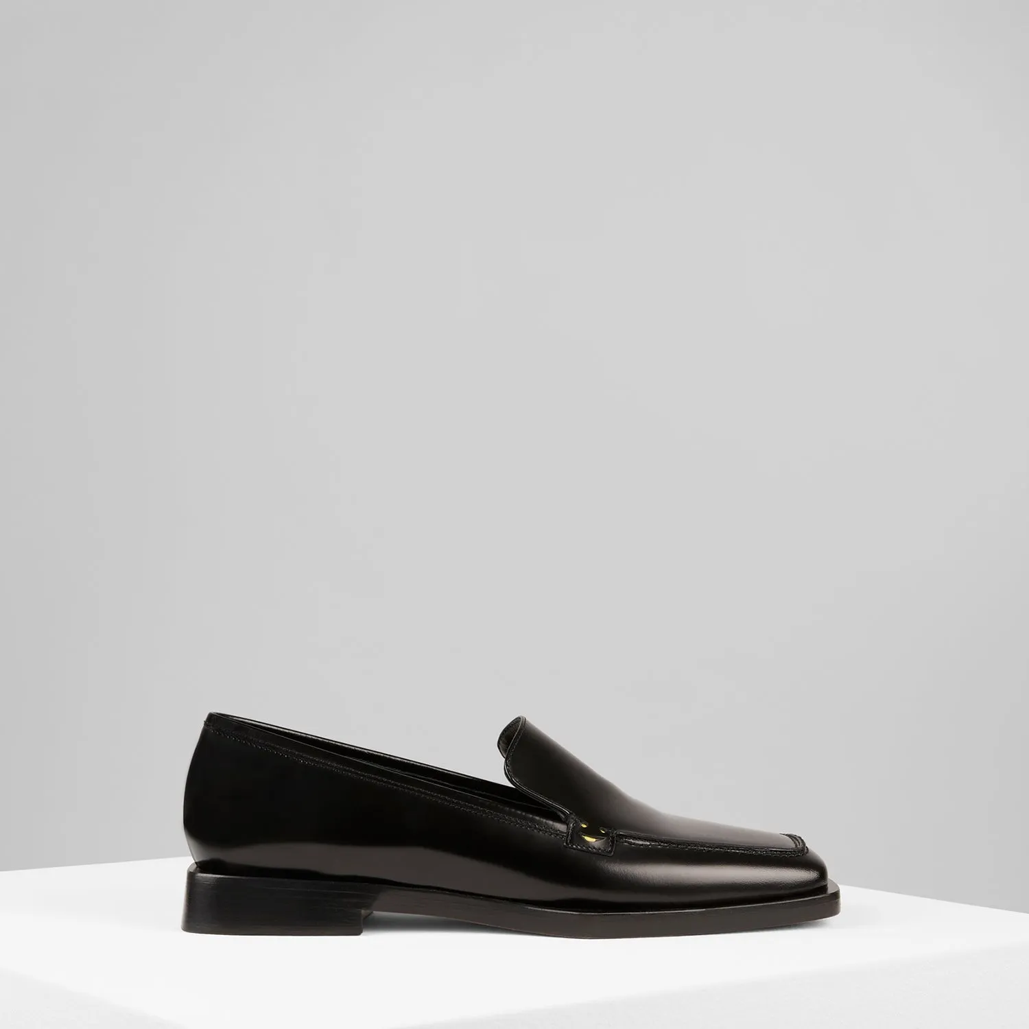 Zoe Loafers in Nero