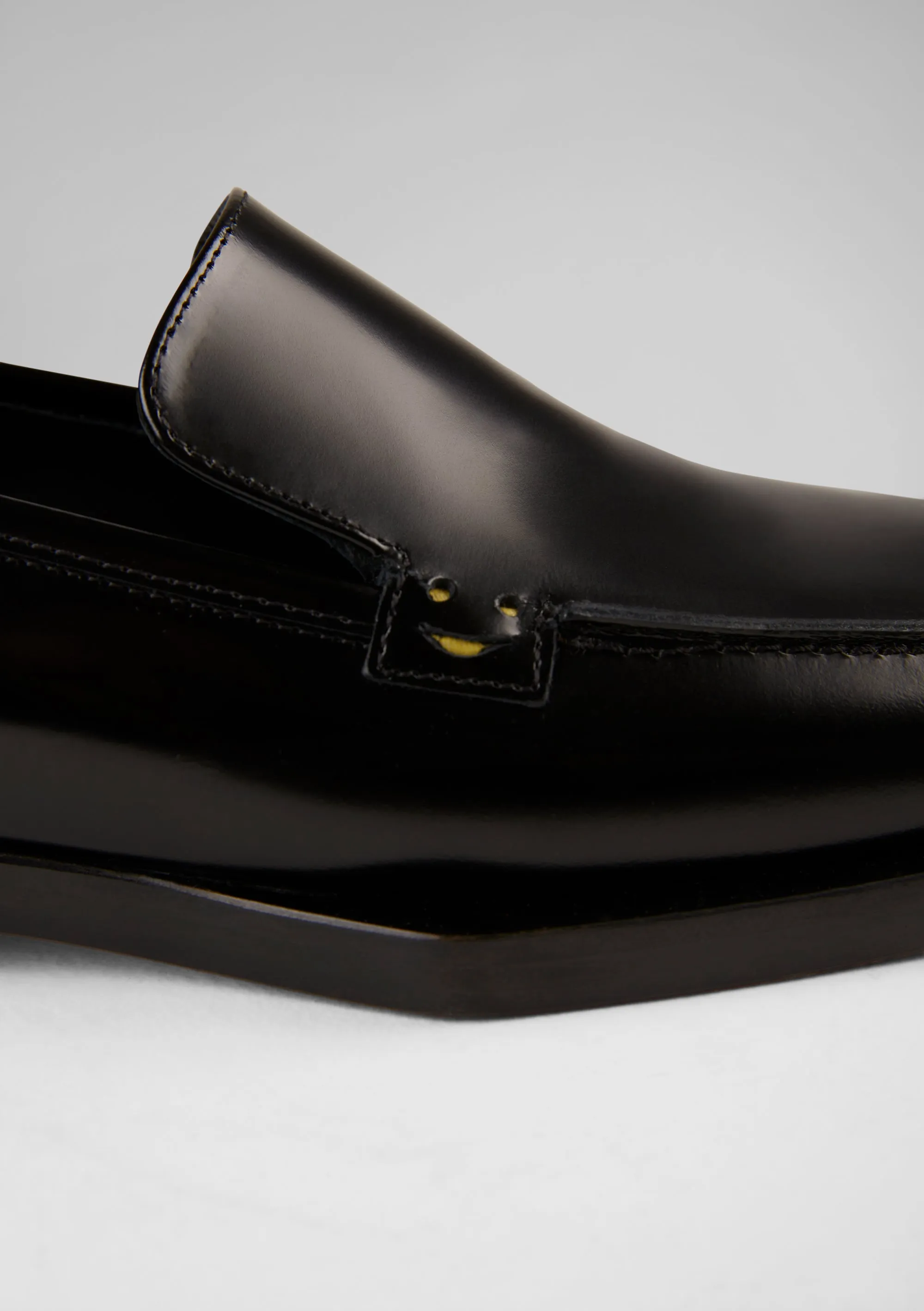 Zoe Loafers in Nero