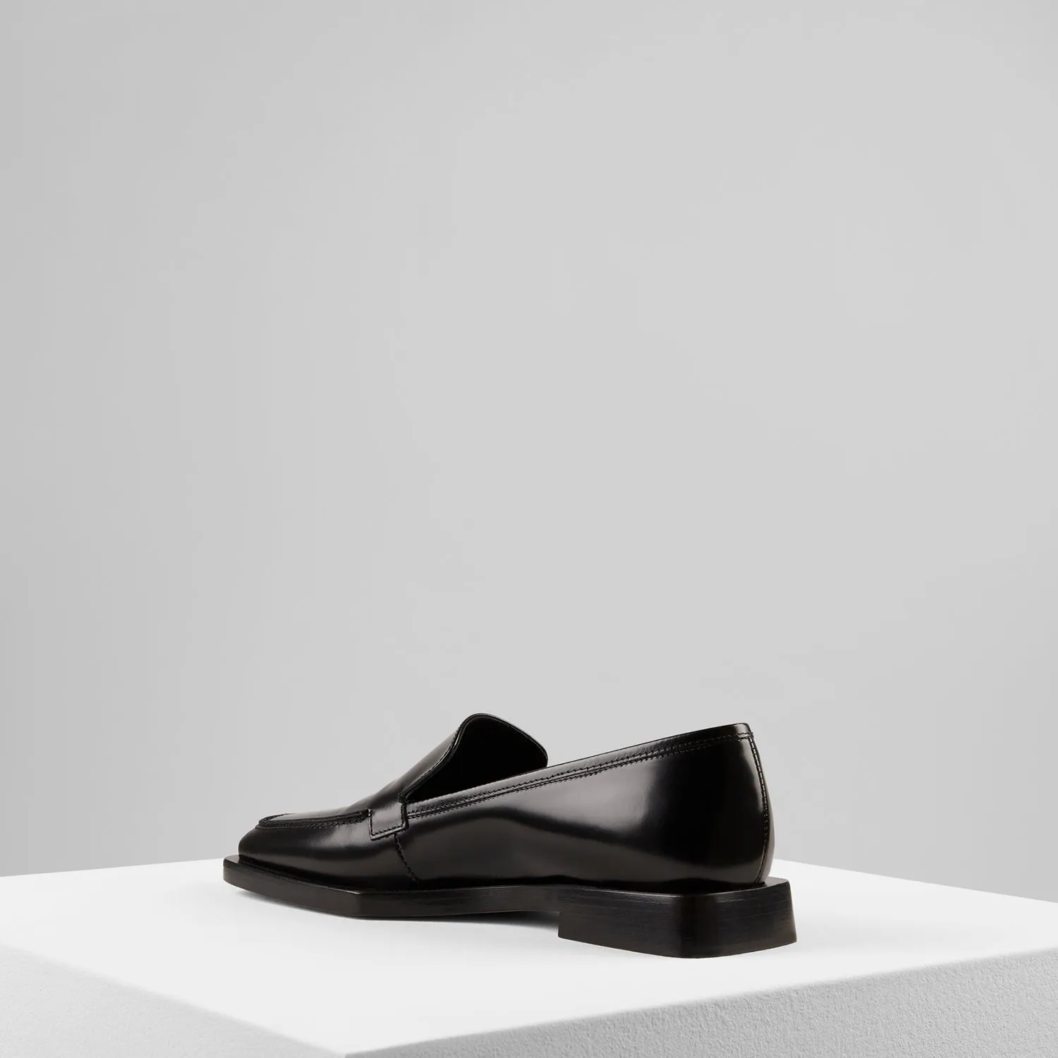 Zoe Loafers in Nero